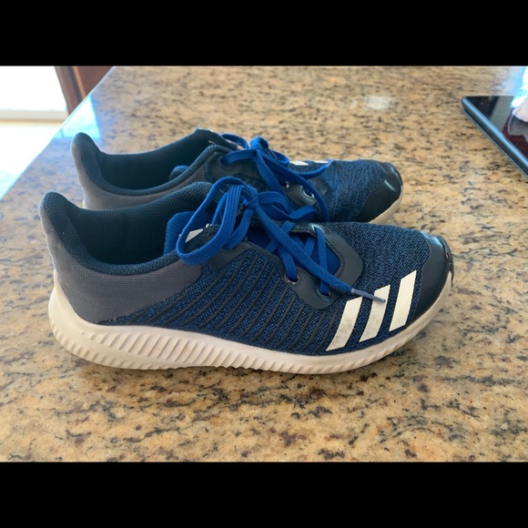 boys size 2 adidas